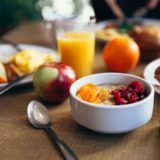 朝食 vs. 夕食！全く同じ食事&カロリーを違うタイミングで摂ると代謝にどんな影響があるのか？