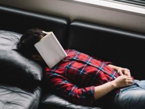 「寝起きがダルい…」深夜の仮眠でスッキリ目覚めるには10分がイイらしい