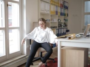 ナルシシストが失敗から学ばない理由:「後知恵バイアスが都合よく働きまくっているから」