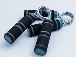 握力で健康レベルがよく分かる？骨や筋肉の強さにとどまらず早死にリスクまで予測できるかもしれない