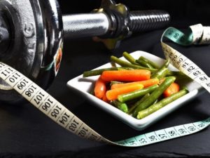 筋トレにプチ断食を組み合わせても筋肉の発達は邪魔しない！どころか脂肪を重点的に燃やせる可能性が...