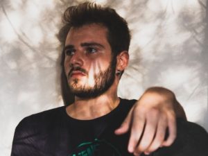 【神経症性】内気なナルシシストの怒りっぽさは繊細で脆い性格からきているのではないか？