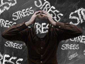 キツい仕事でメンタルヘルスや早死にリスクを悪化させないために大切なこととは？