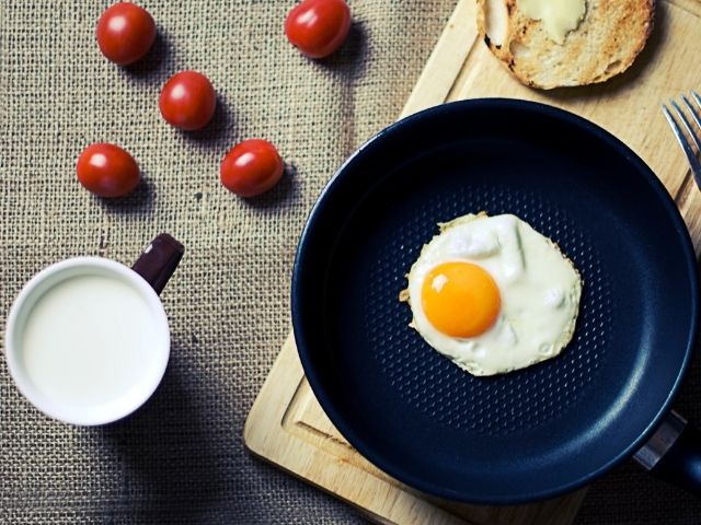 卵置き換えダイエットの効果とは？高糖質な朝食を1日2個の卵とチェンジした実験の結果...