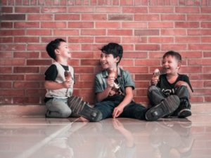 意外と見落とされがちな特徴？周りに好かれる子どもは「一緒に居て楽しい」という評判が高い