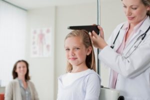 193ヶ国の超規模調査！子どもの頃に十分な栄養を摂れていないと地域によって約20cmの身長差が生まれるかもしれない