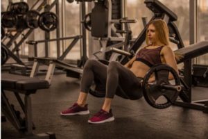 筋トレ種目「バーベルヒップスラスト」を徹底解剖！活動する筋肉やトレーニング効果の転移まで